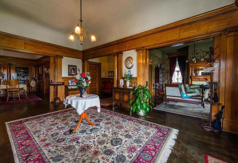 Simmons Bond Inn Bed & Breakfast