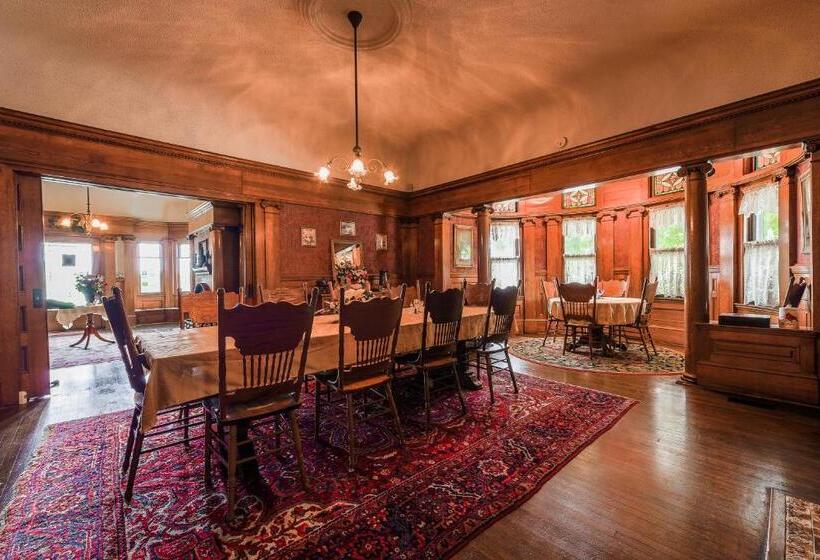 Simmons Bond Inn Bed & Breakfast