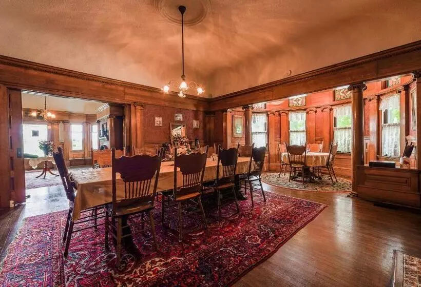 Simmons Bond Inn Bed & Breakfast