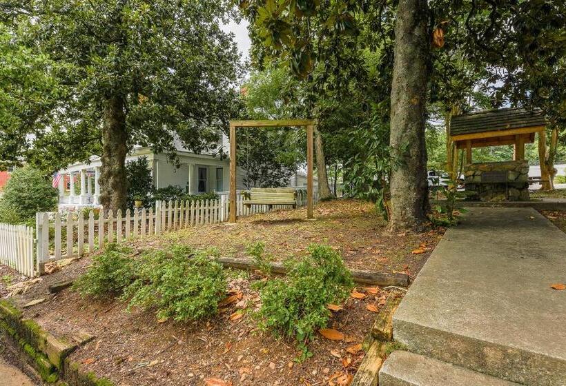 Simmons Bond Inn Bed & Breakfast