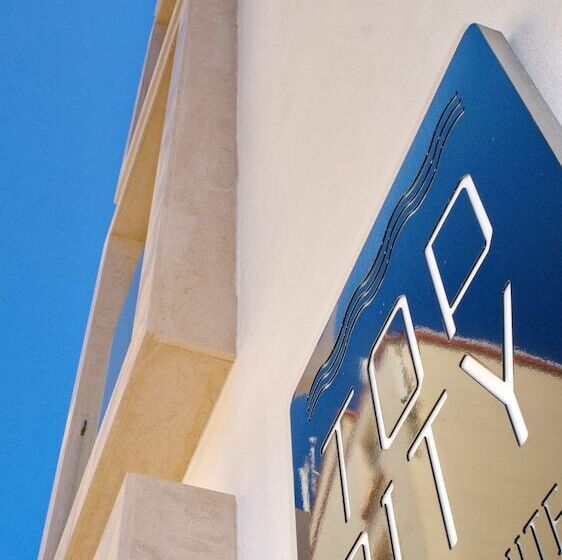 Topcity Hostel & Suites