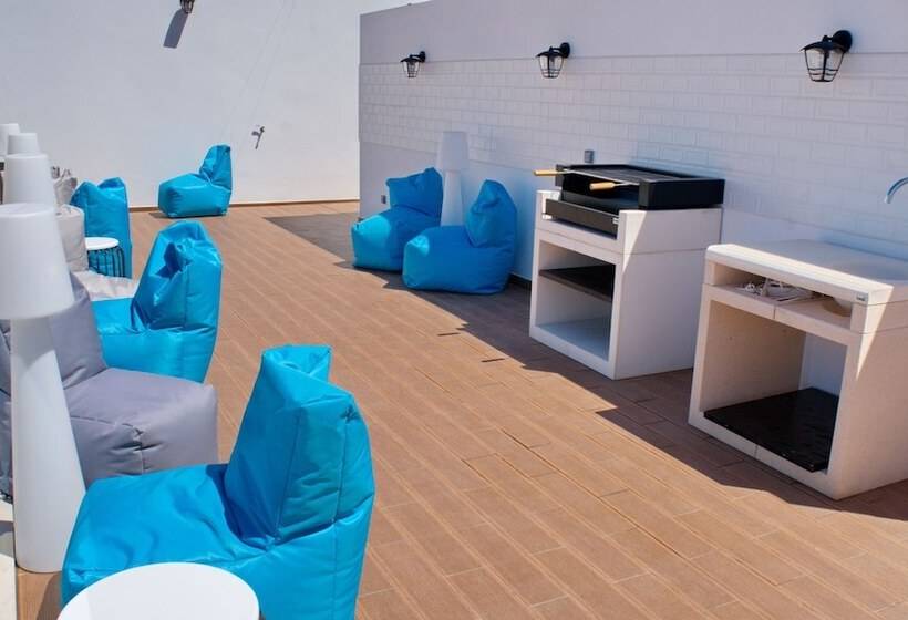 Topcity Hostel & Suites