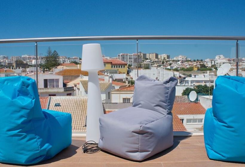 Topcity Hostel & Suites