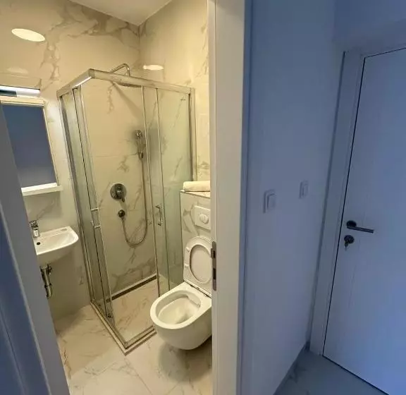 تختخواب و صبحانه Portico Djenovici