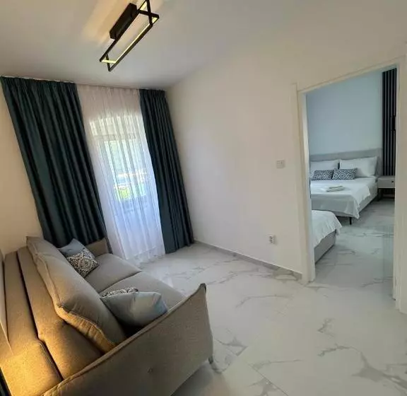 تختخواب و صبحانه Portico Djenovici