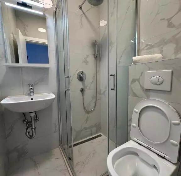 تختخواب و صبحانه Portico Djenovici