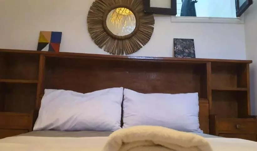 ベッドアンドブレックファースト Surfer Rosa Hostel
