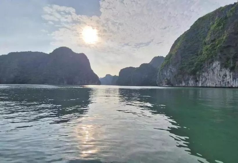 هتل Cat Ba Madame Duyen