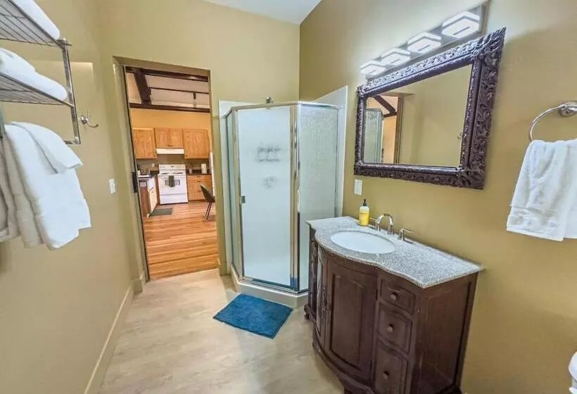 هتل Peach Street Inn Suite 2