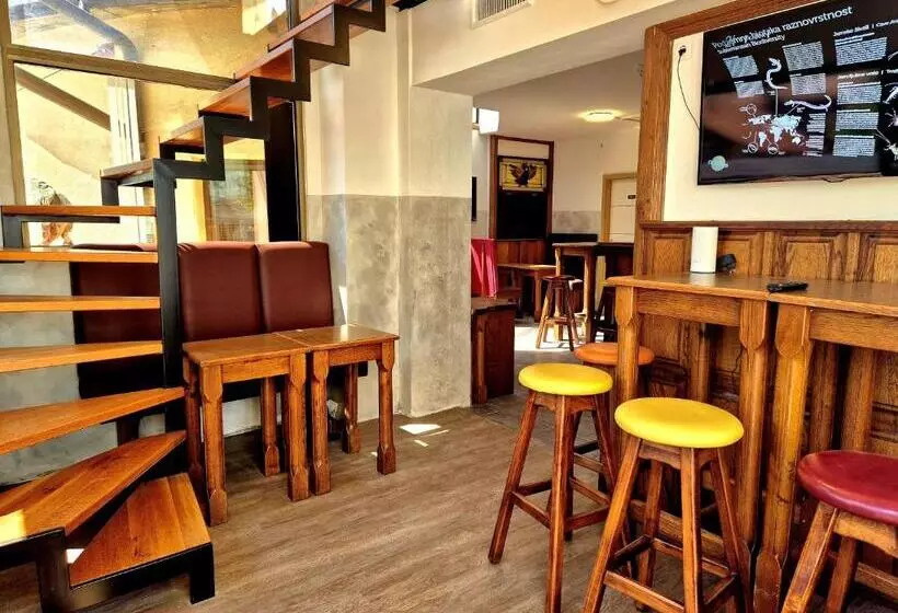 هاستل Bled Lesce Station Rooms And Beds