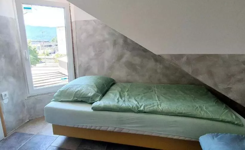 هاستل Bled Lesce Station Rooms And Beds