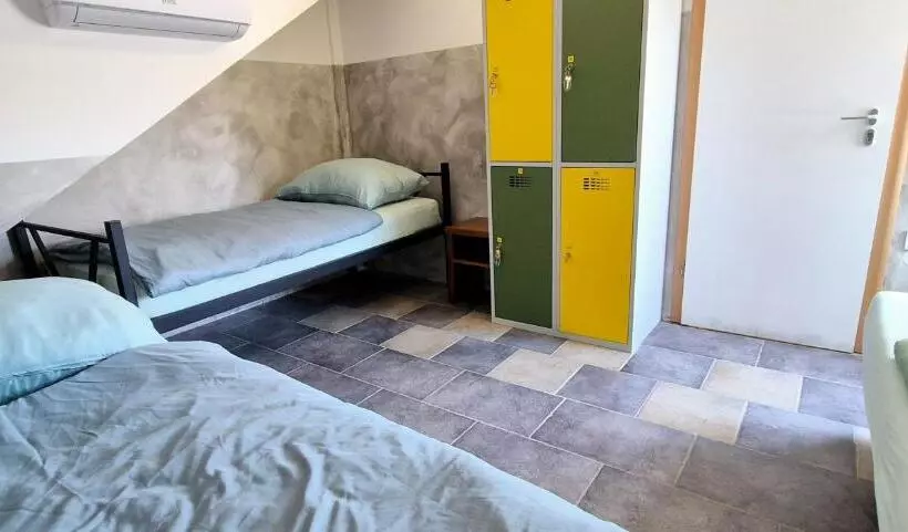 هاستل Bled Lesce Station Rooms And Beds