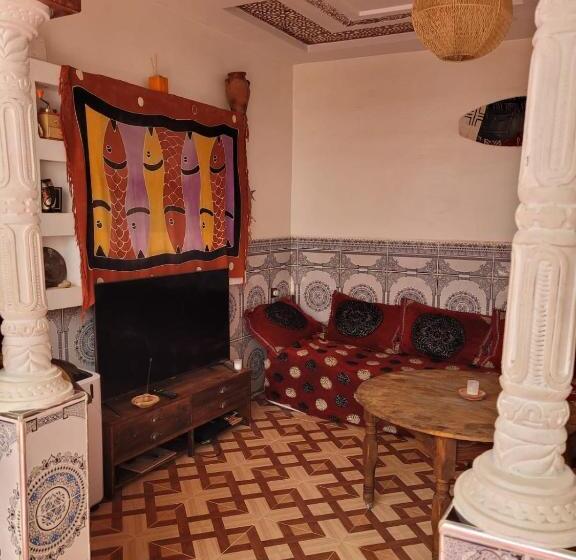 هاستل Home Surf