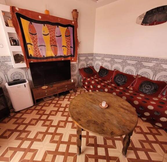 هاستل Home Surf