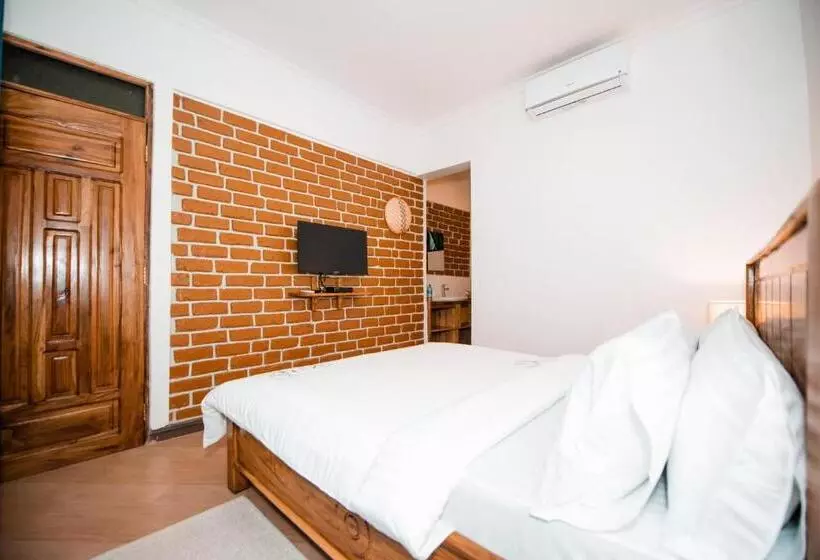 Aamiaismajoitus (B&B) Katiti Lodge