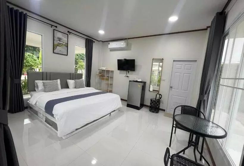 Black And Yellow Hostel