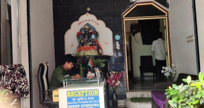 Goroomgo Hotel Shree Gundicha Puri