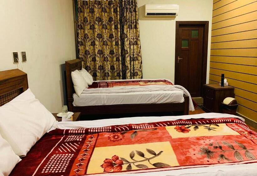 هتل Quetta Food Club