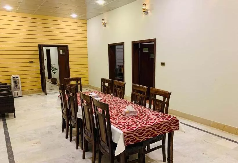 هتل Quetta Food Club