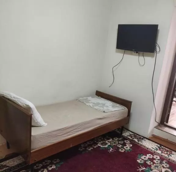 ペンション Amirjon Guest House