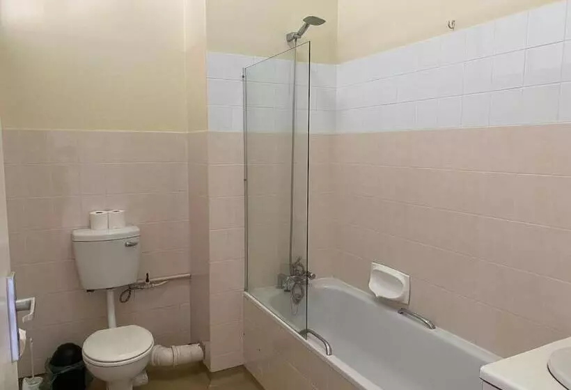 پانسیون St Luke S Retreat Centre And Guest House