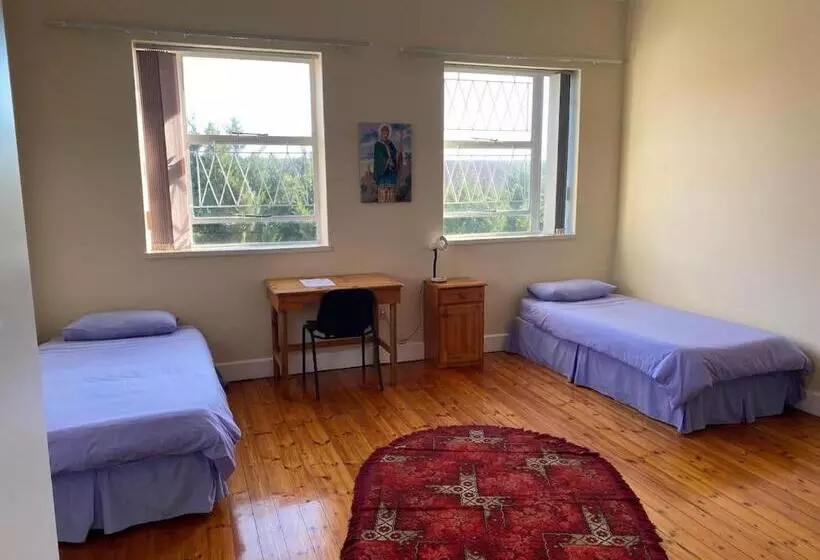 پانسیون St Luke S Retreat Centre And Guest House
