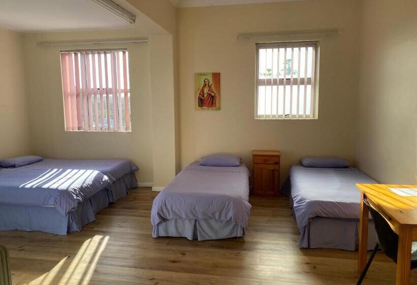 פנסיון St Luke S Retreat Centre And Guest House
