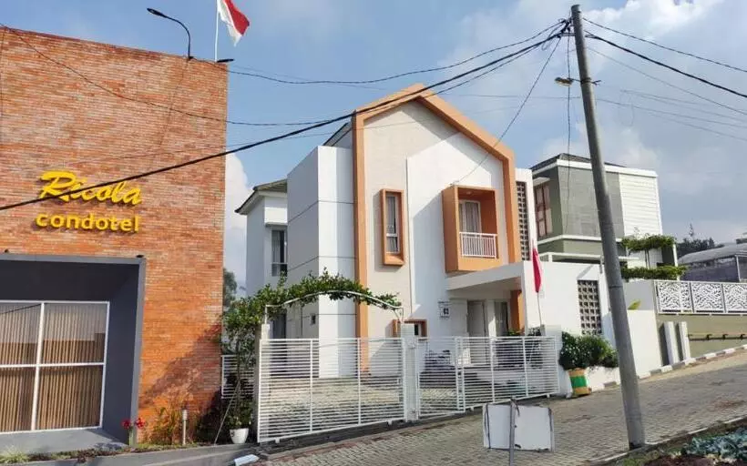 Auberge Pengadilan Akhirat