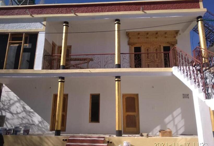 مبيت وإفطار Kunsal Yourdum Homestay Ladakh By Lexstays