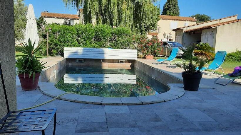 تختخواب و صبحانه Mas