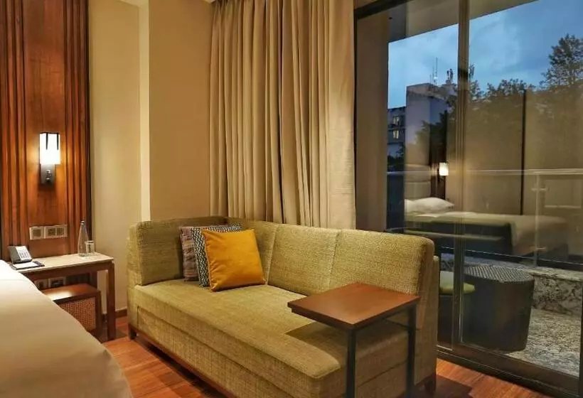 Hotelli Aura Inn