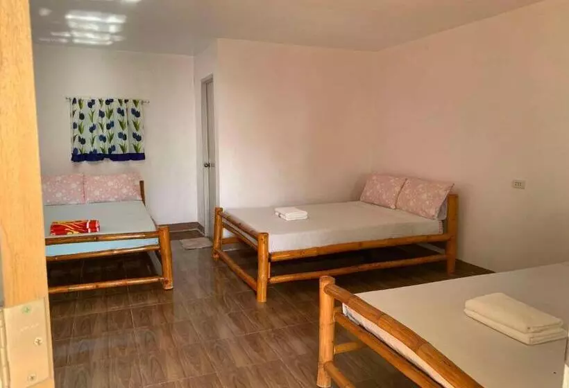 Hotelli Palanas White Sand Beach Resort