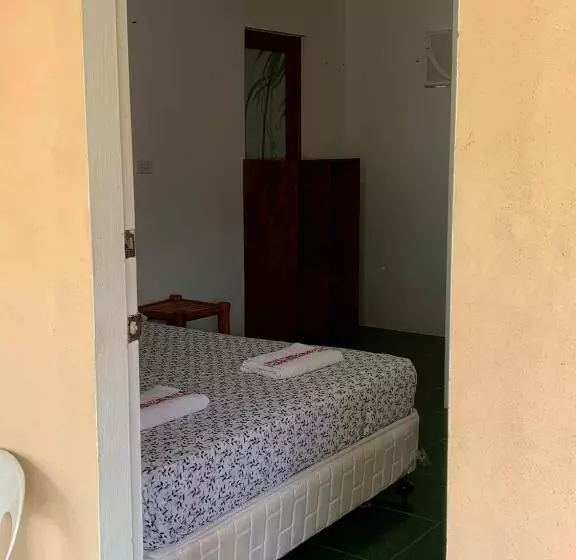 Hotelli Palanas White Sand Beach Resort