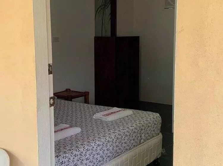 Hotelli Palanas White Sand Beach Resort