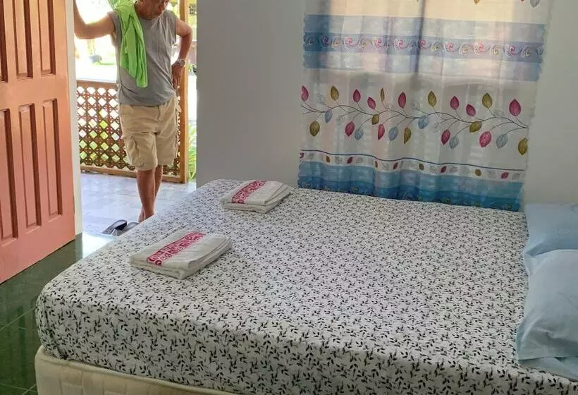 Hotelli Palanas White Sand Beach Resort