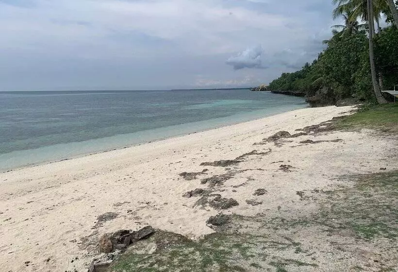 Hotelli Palanas White Sand Beach Resort