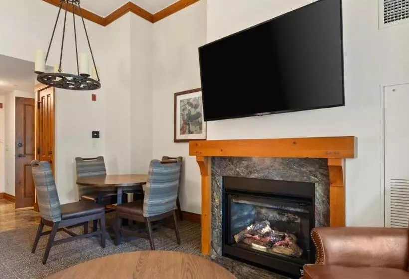 Lomakeskus 1124a 2 Bdrm The Pines Ski In Ski Out Lodge At Spruce Peak