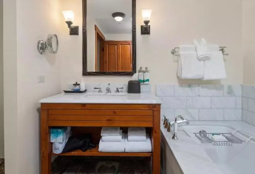 Lomakeskus 1124a 2 Bdrm The Pines Ski In Ski Out Lodge At Spruce Peak