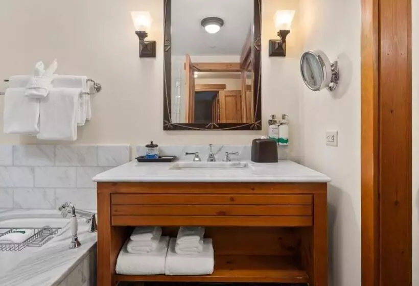 Lomakeskus 1124a 2 Bdrm The Pines Ski In Ski Out Lodge At Spruce Peak