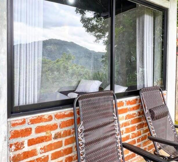 בית מלון כפרי Kandy Deck Chalets