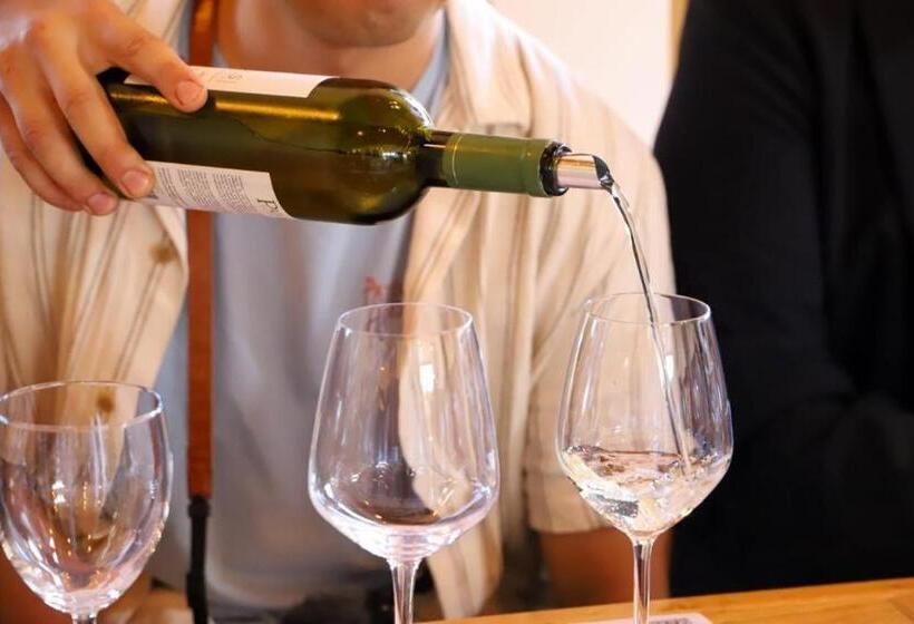 ホテル Nurellari Winery Cellar And Guest House