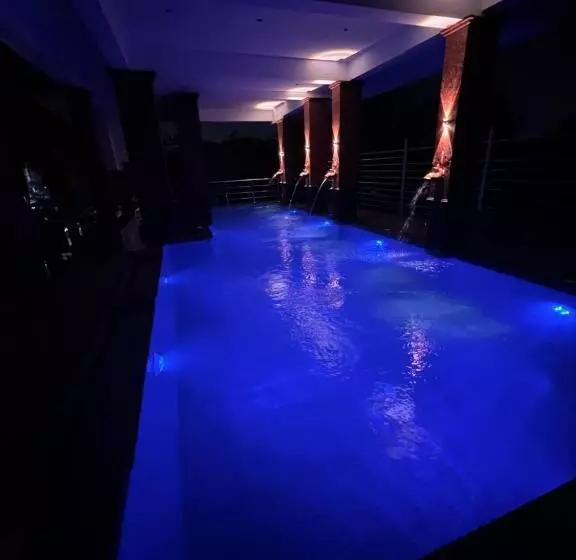 هتل Sportsman Beach