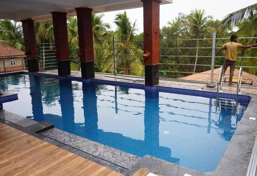 هتل Sportsman Beach