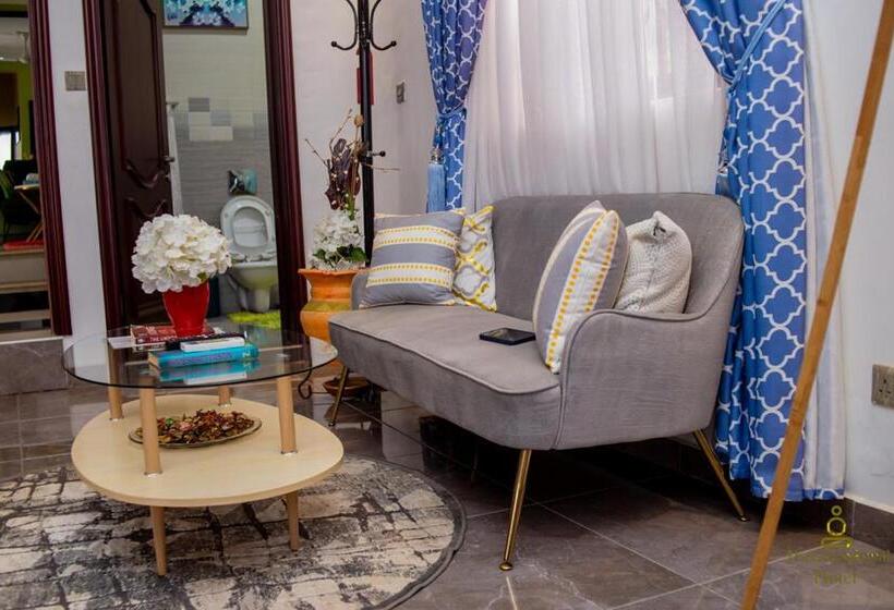 Отель The Green Royal