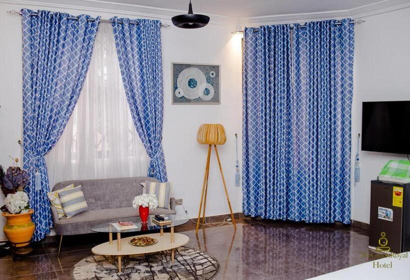 Отель The Green Royal