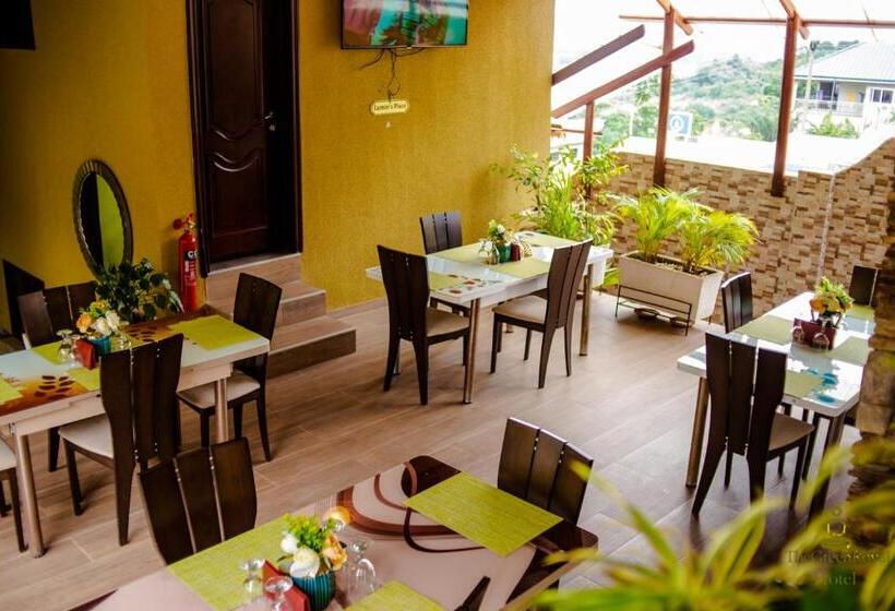 Отель The Green Royal