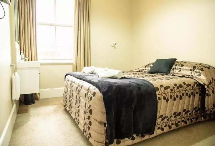 Hotelli The Wakefield Bar And Restaurant Ltd