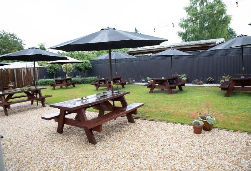 ホテル The Wakefield Bar And Restaurant Ltd