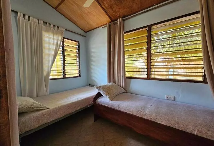 Hotelli Uzoma S Lodge