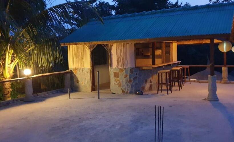 בית מלון כפרי Uzoma S Lodge